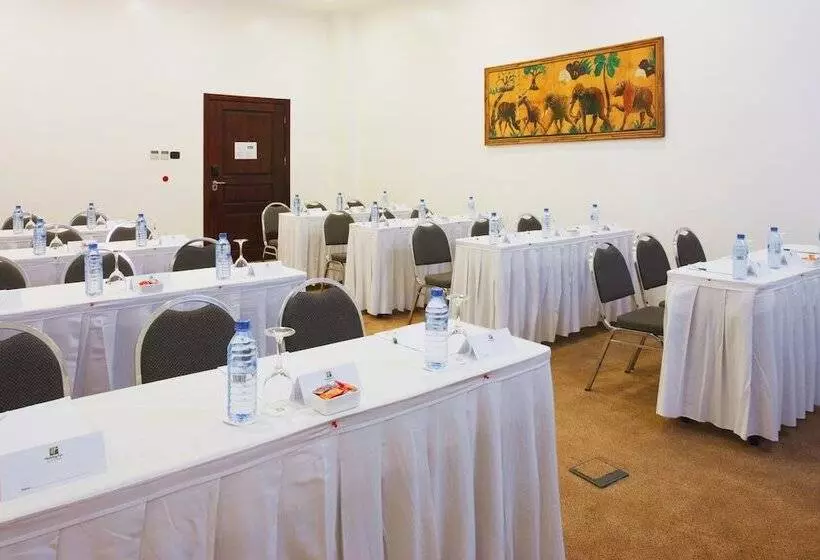 Отель Holiday Inn Accra Airport By Ihg