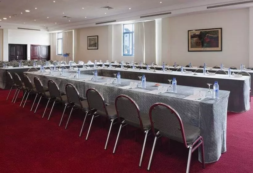 Отель Holiday Inn Accra Airport By Ihg