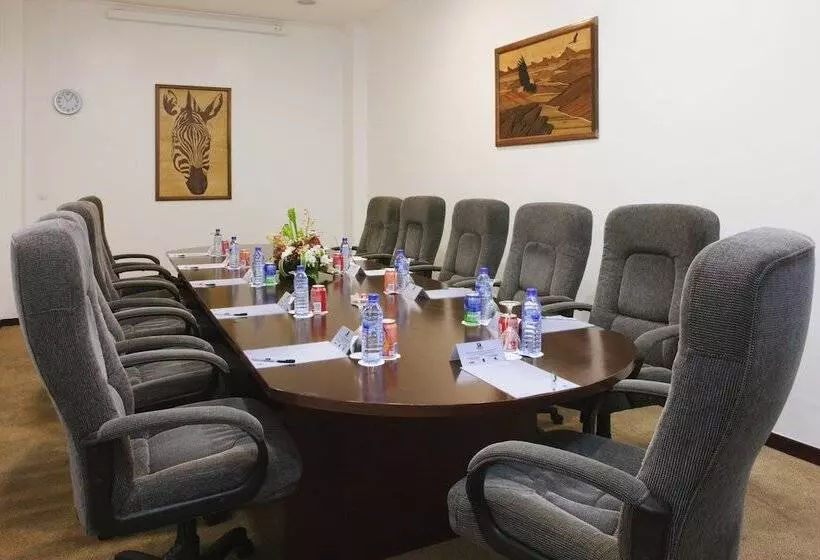 Отель Holiday Inn Accra Airport By Ihg