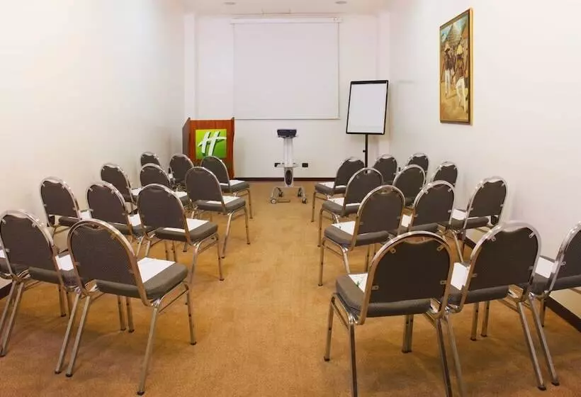 Отель Holiday Inn Accra Airport By Ihg