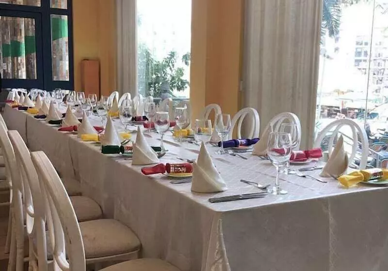 Отель Holiday Inn Accra Airport By Ihg