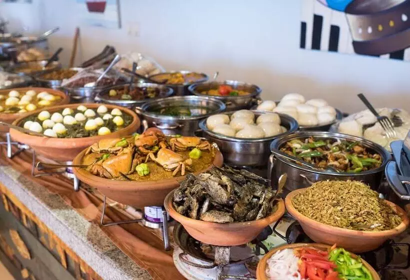 Отель Holiday Inn Accra Airport By Ihg