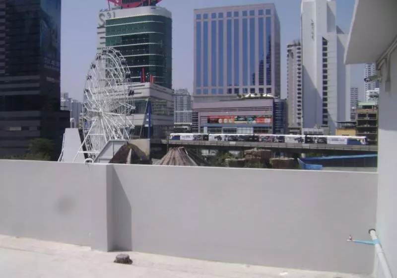 هتل Rezt Bangkok   Hostel
