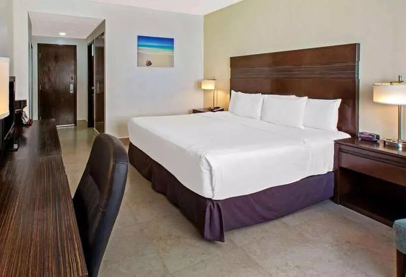 בית מלון כפרי Wyndham Garden Cancun Downtown