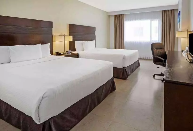 בית מלון כפרי Wyndham Garden Cancun Downtown