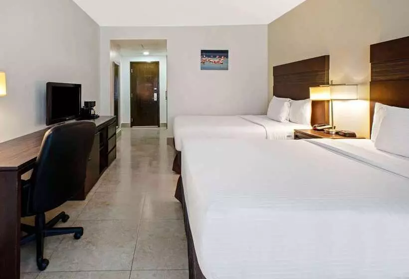 בית מלון כפרי Wyndham Garden Cancun Downtown