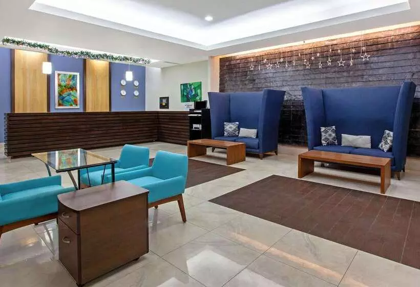 בית מלון כפרי Wyndham Garden Cancun Downtown