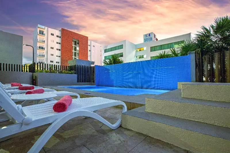 בית מלון כפרי Wyndham Garden Cancun Downtown