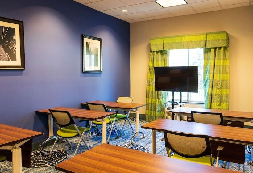 בית מלון כפרי Comfort Inn & Suites Plainvillefoxboro