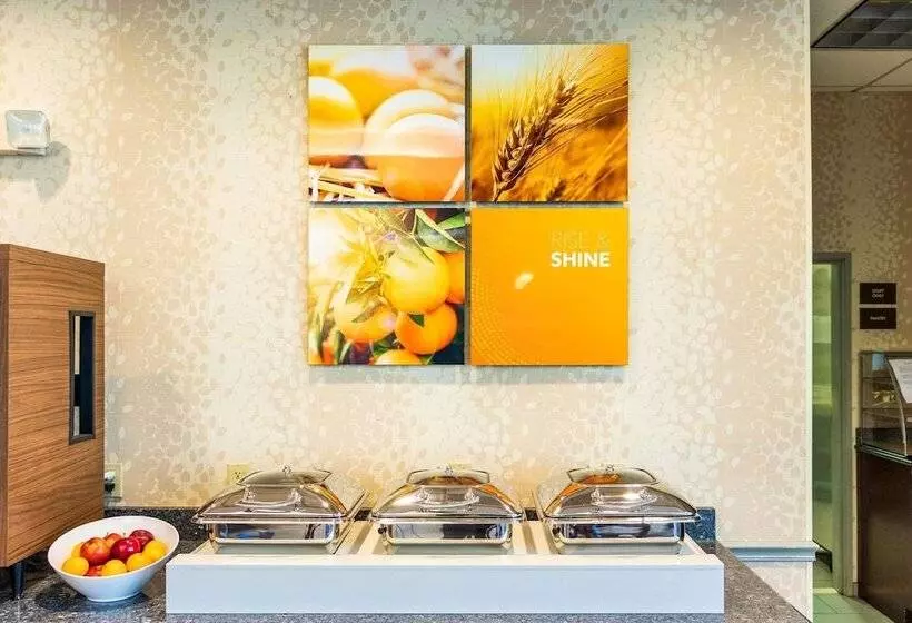 فندق Comfort Inn & Suites Plainvillefoxboro