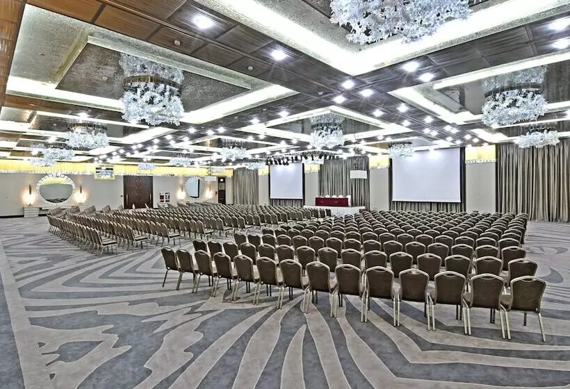 Отель Crowne Plaza Bursa Convention Center & Thermal Spa, An Ihg