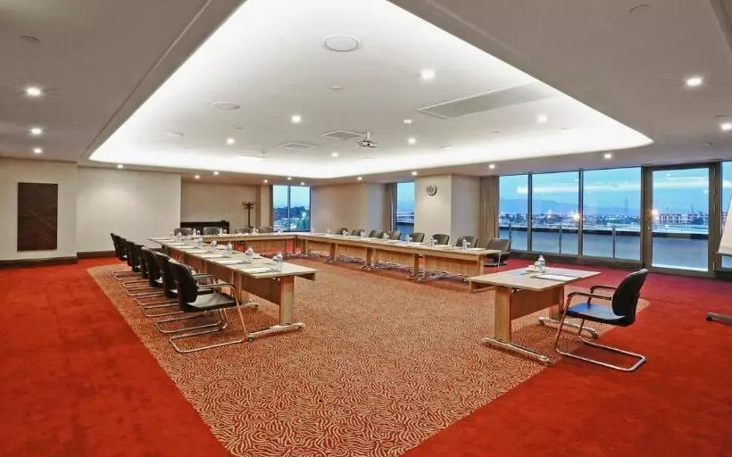 Отель Crowne Plaza Bursa Convention Center & Thermal Spa, An Ihg