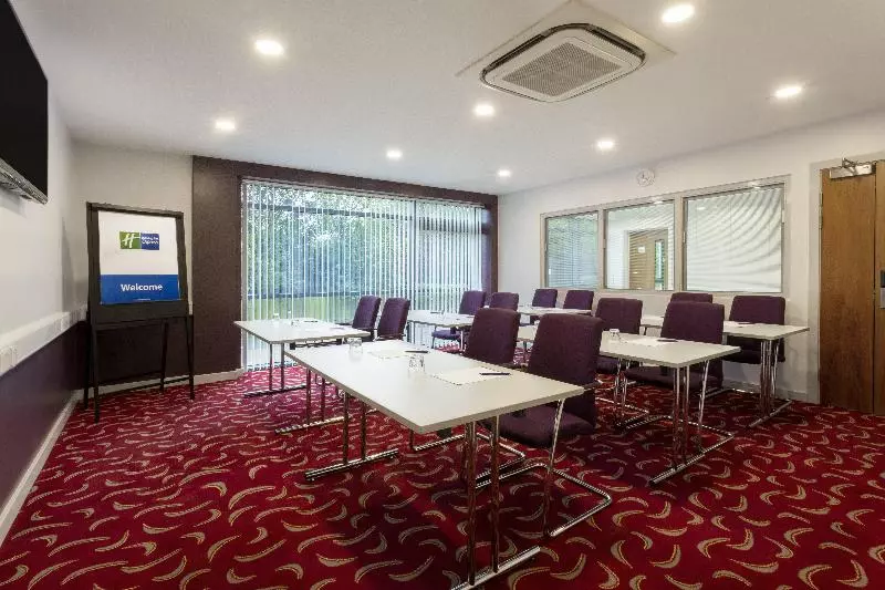 Hotel Holiday Inn Express Dunstable By Ihg