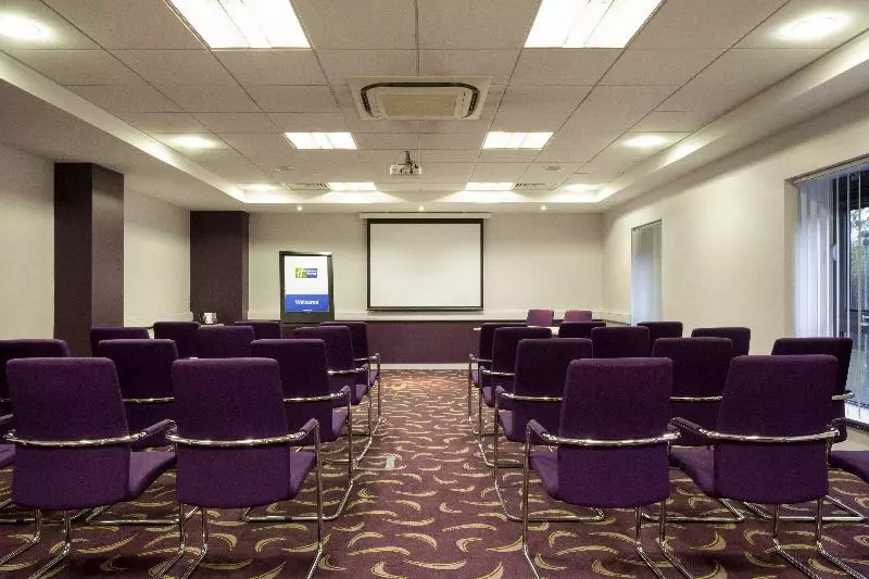 Hotel Holiday Inn Express Dunstable By Ihg