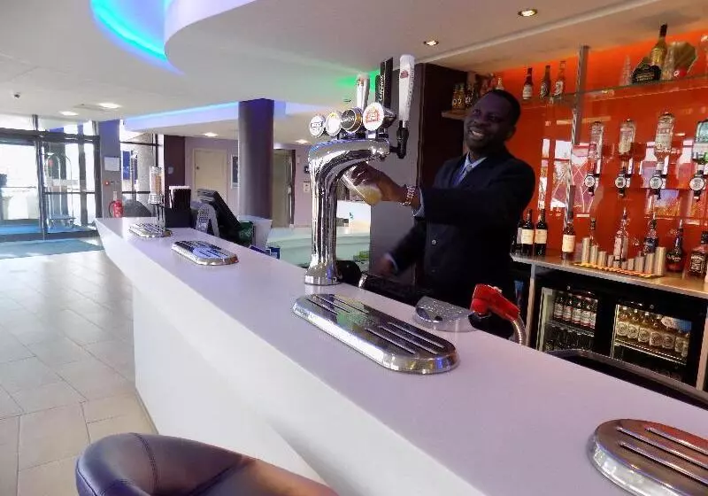 Hotel Holiday Inn Express Dunstable By Ihg