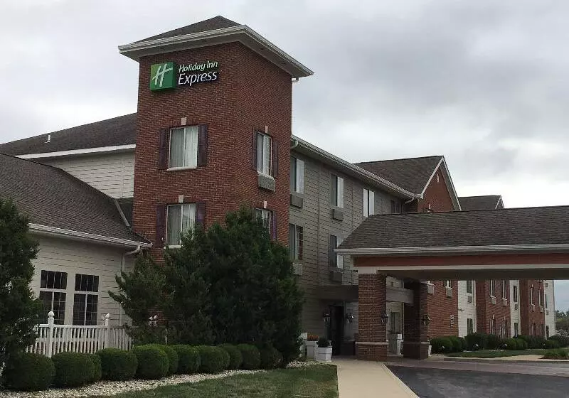 Отель Holiday Inn Express Lebanon By Ihg