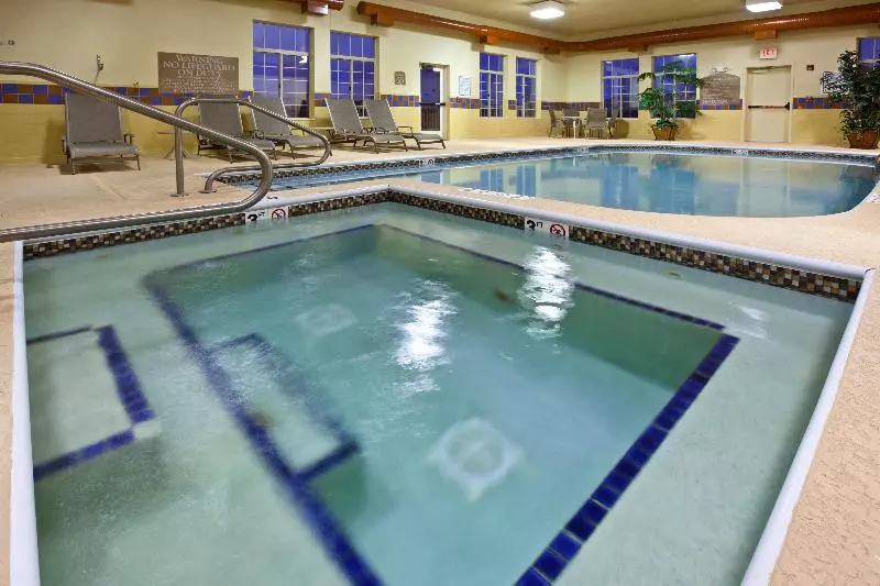 Отель Holiday Inn Express Lebanon By Ihg