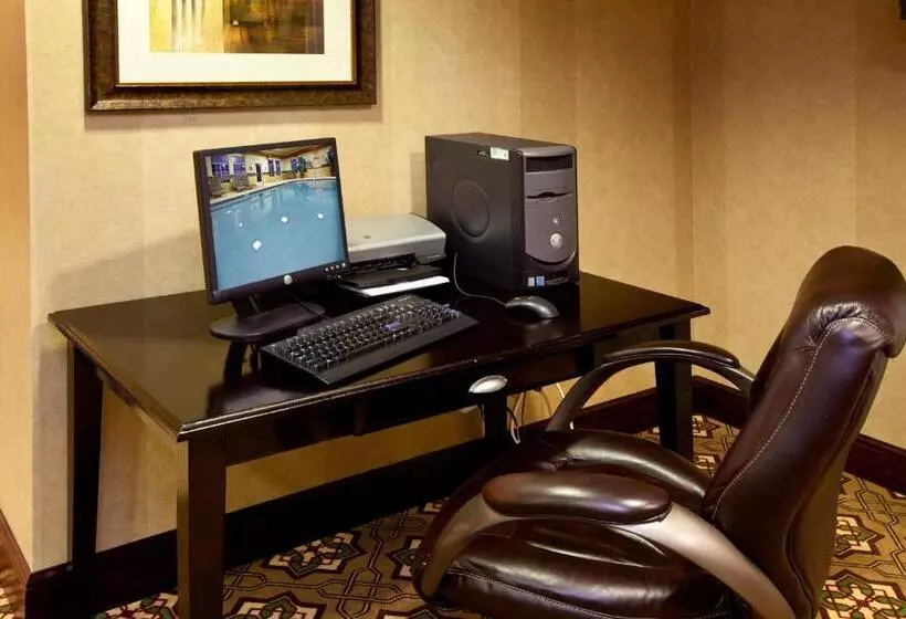 Отель Holiday Inn Express Lebanon By Ihg