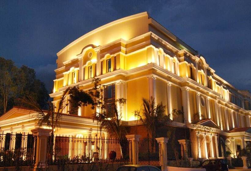 בית מלון כפרי Mayfair Convention