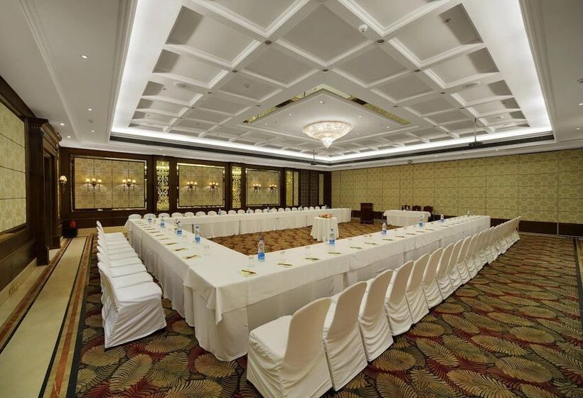 בית מלון כפרי Mayfair Convention