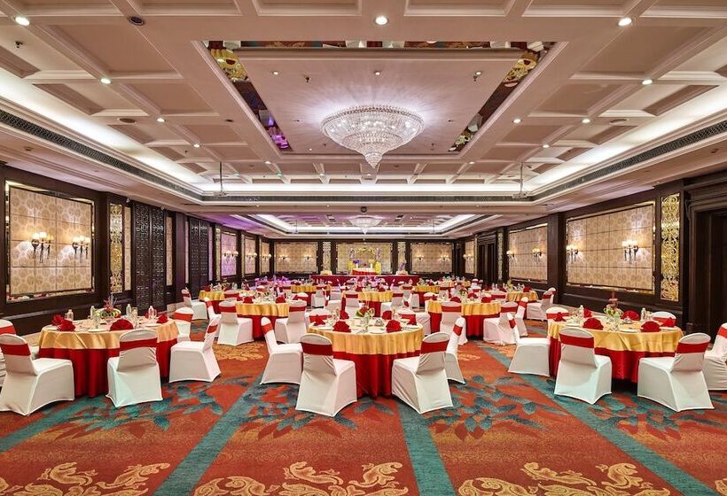 בית מלון כפרי Mayfair Convention