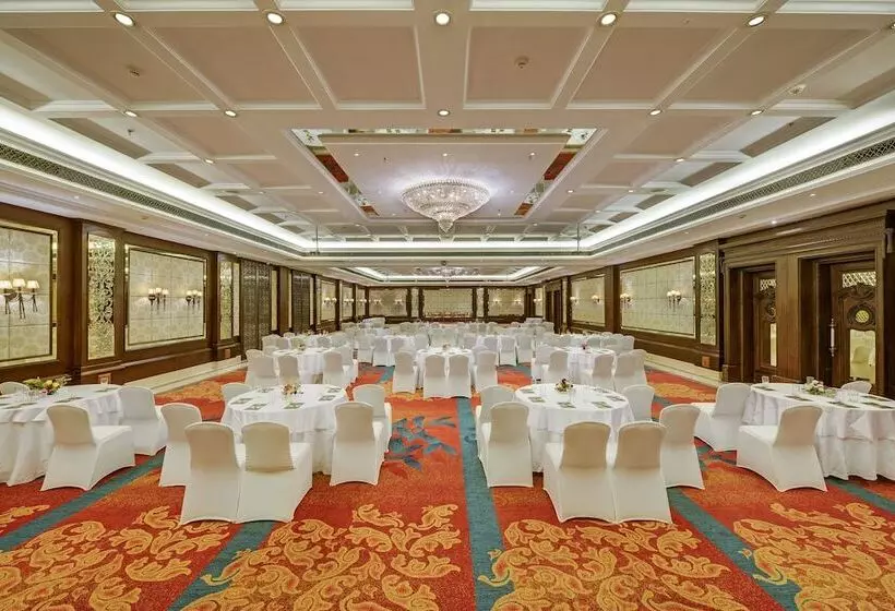 Hotelli Mayfair Convention