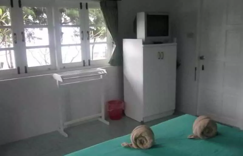 هتل Na Na Chart Bann Krut