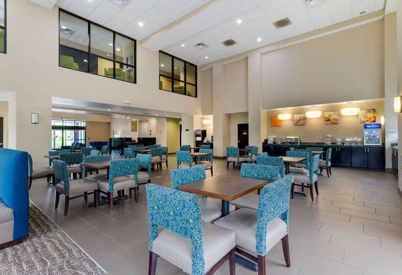 호텔 Comfort Suites