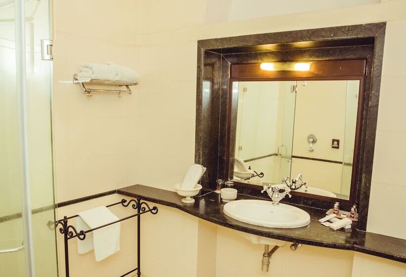 בית מלון כפרי Diggi Palace Jaipur   A City Center Hidden Heritage Gem