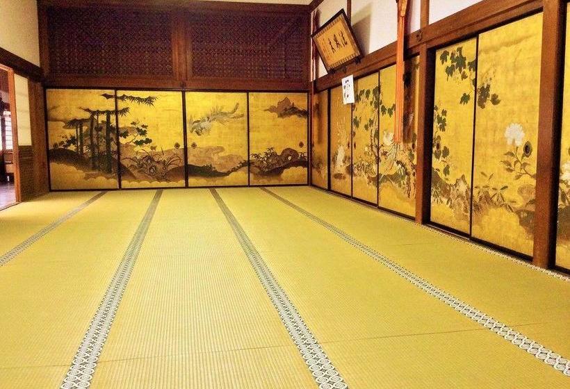 בית מלון כפרי Henjokoin