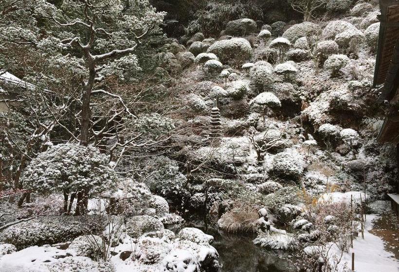 בית מלון כפרי Henjokoin