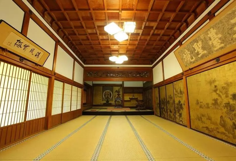 Отель Henjokoin