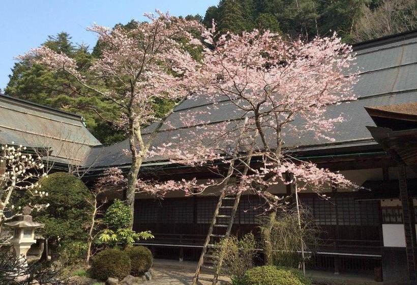 בית מלון כפרי Henjokoin