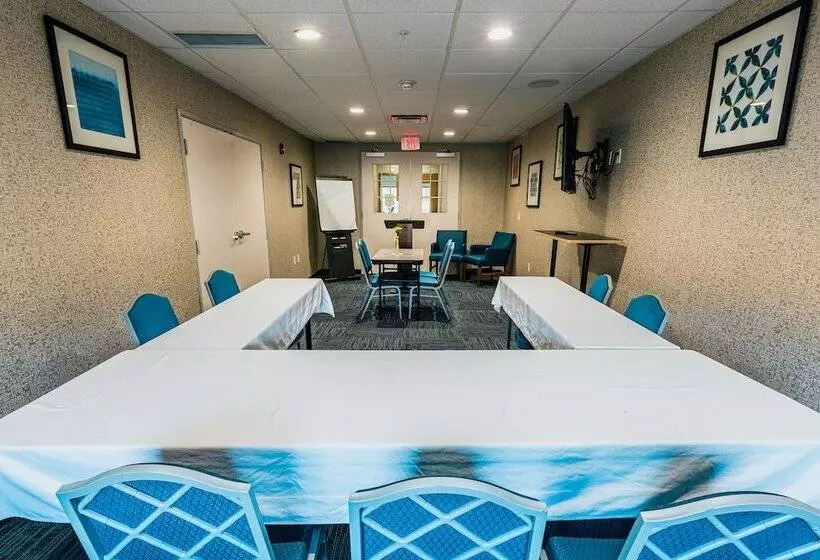 Holiday Inn Express Hotel & Suites Hamburg, An Ihg