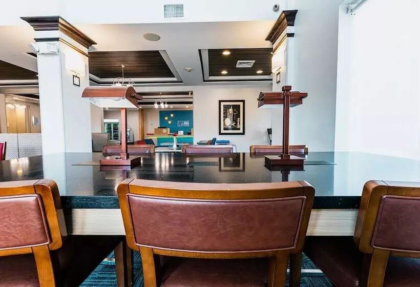 Holiday Inn Express Hotel & Suites Hamburg, An Ihg