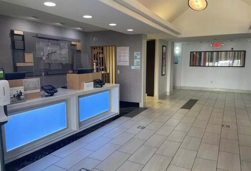 Holiday Inn Express Hotel & Suites Las Vegas, An Ihg