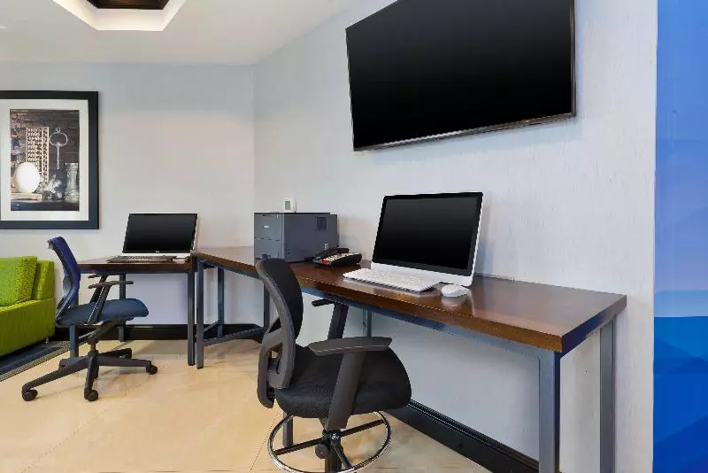 Holiday Inn Express Hotel & Suites Warminster Horsham, An Ihg