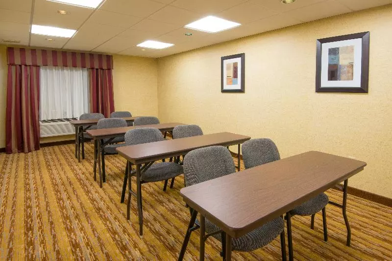 Holiday Inn Express Hotel & Suites Wauseon, An Ihg