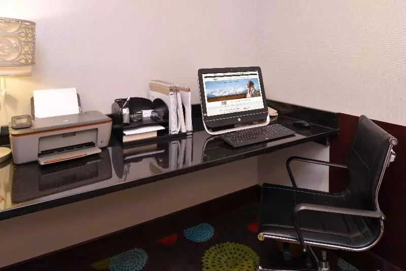 Holiday Inn Express Hotel & Suites Youngstown North Lima/boardman, An Ihg