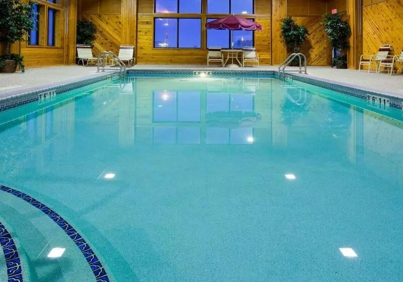 Отель Holiday Inn Express & Suites Winner By Ihg