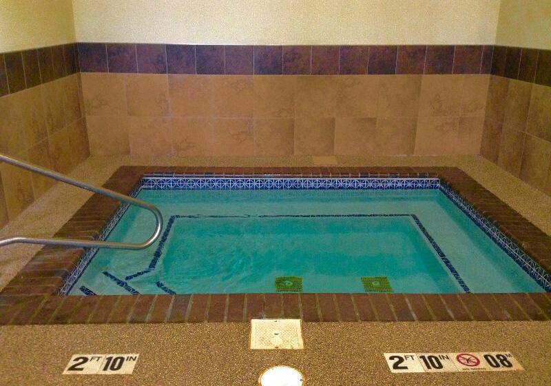 호텔 Holiday Inn Express & Suites Winner By Ihg