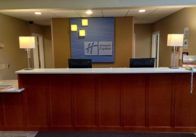 호텔 Holiday Inn Express & Suites Winner By Ihg