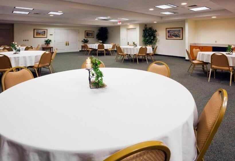 호텔 Holiday Inn Express & Suites Winner By Ihg