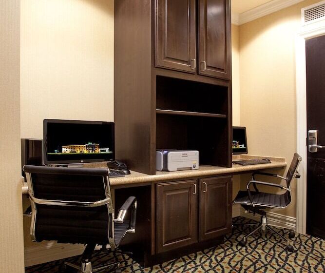 호텔 Holiday Inn Express And Suites Newberry, An Ihg
