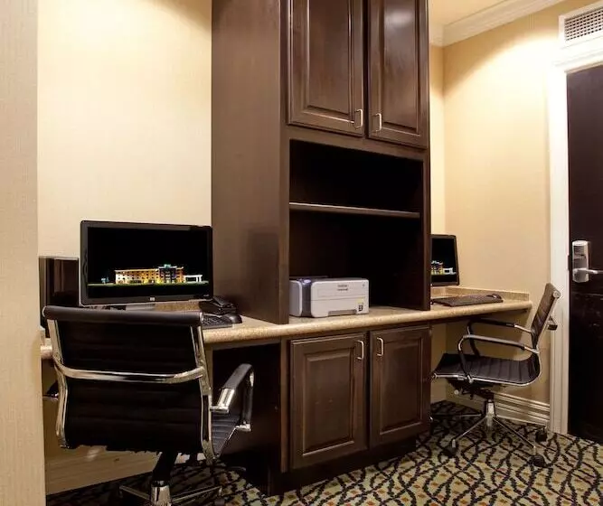 ホテル Holiday Inn Express And Suites Newberry, An Ihg