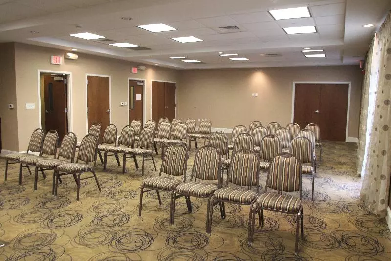 ホテル Holiday Inn Express Pembroke, An Ihg