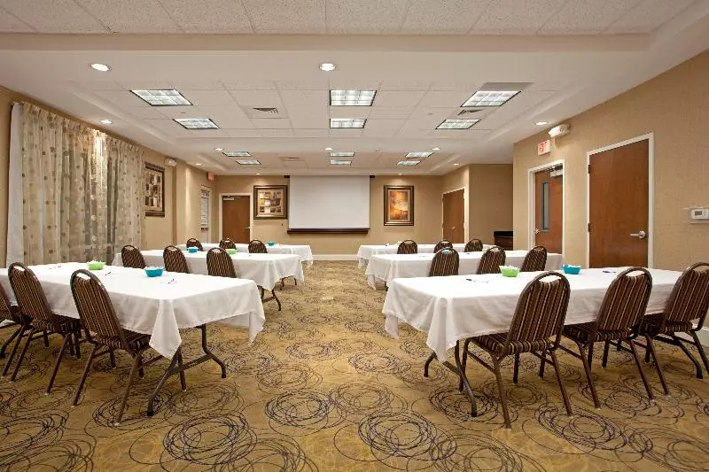 ホテル Holiday Inn Express Pembroke, An Ihg