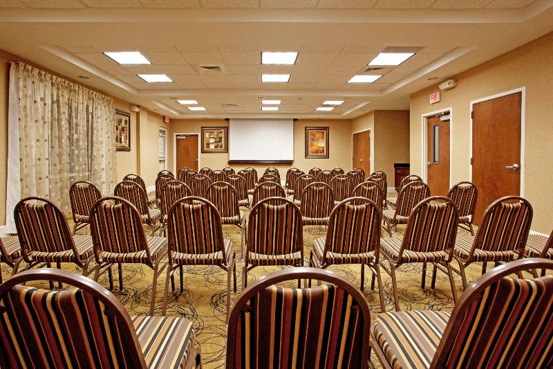 فندق Holiday Inn Express Pembroke, An Ihg