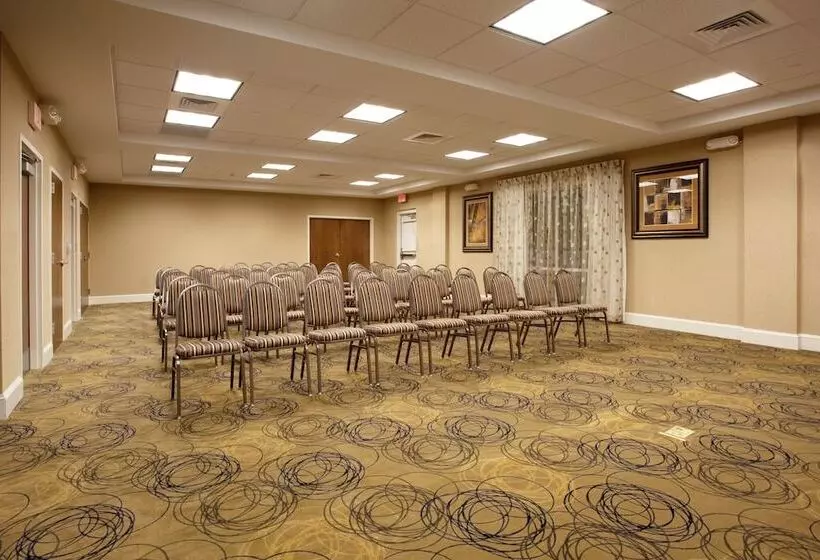 ホテル Holiday Inn Express Pembroke, An Ihg