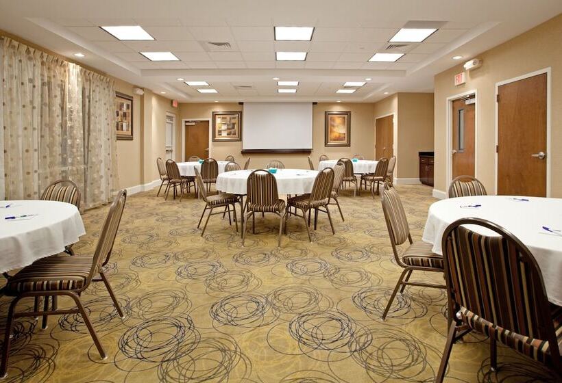 فندق Holiday Inn Express Pembroke, An Ihg